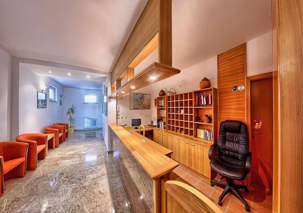 Hotel Nano Дрвеник Екстериор снимка